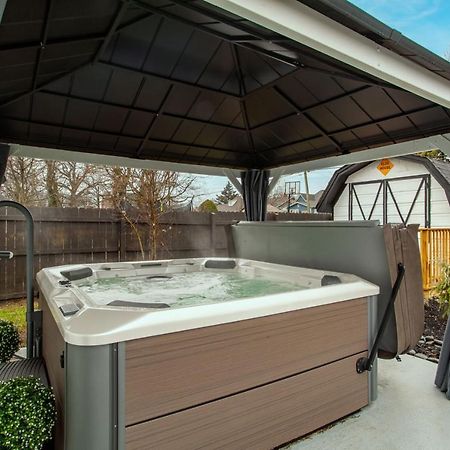 Blue Valley Inn - Hot Tub & Spacious Play Area! Ноксвілл Екстер'єр фото